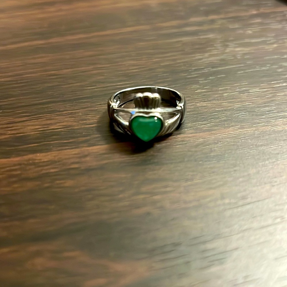 Classic Claddagh Ring